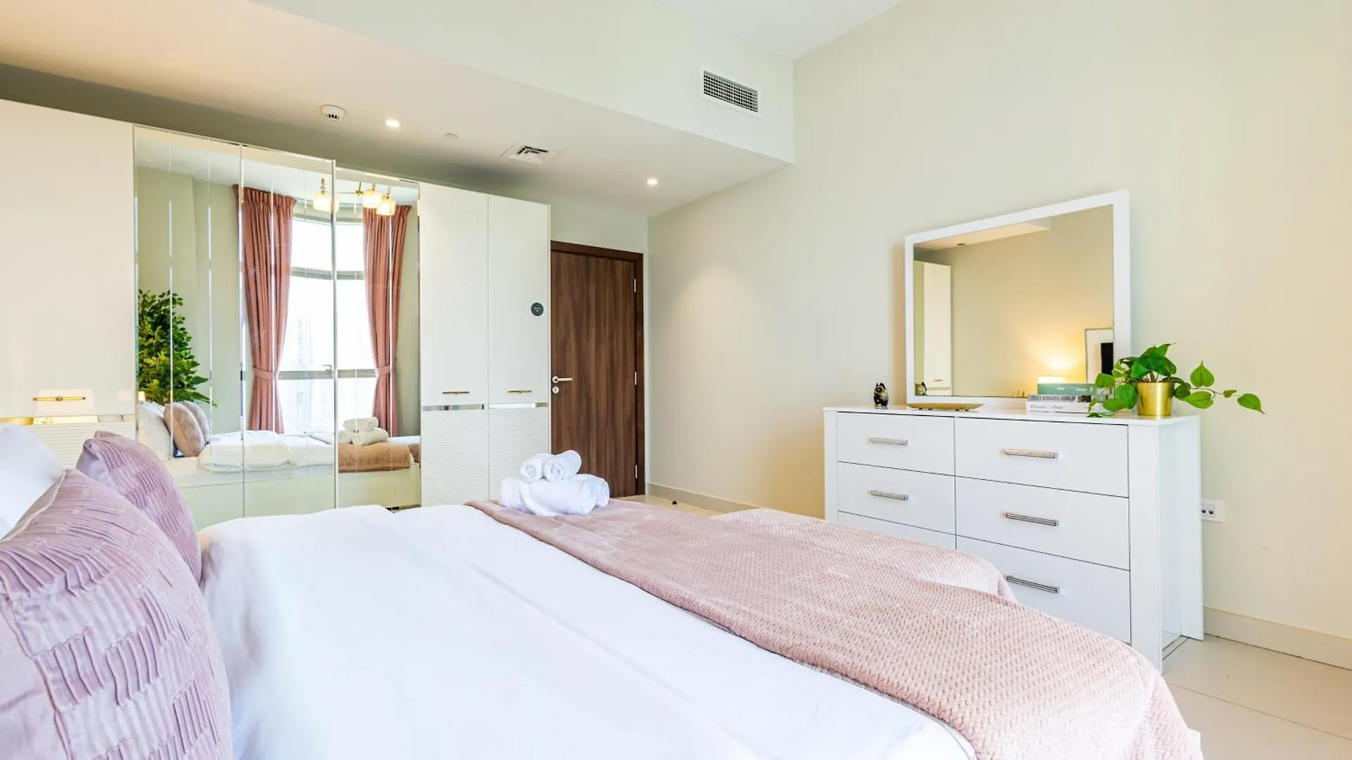 Full Mangrove Views - 5 Min Walk To Beach, Reem Park And Shams Boutik Mall - Modern Building - High Floor Abu Dhabi 0*,  United Arab Emirates