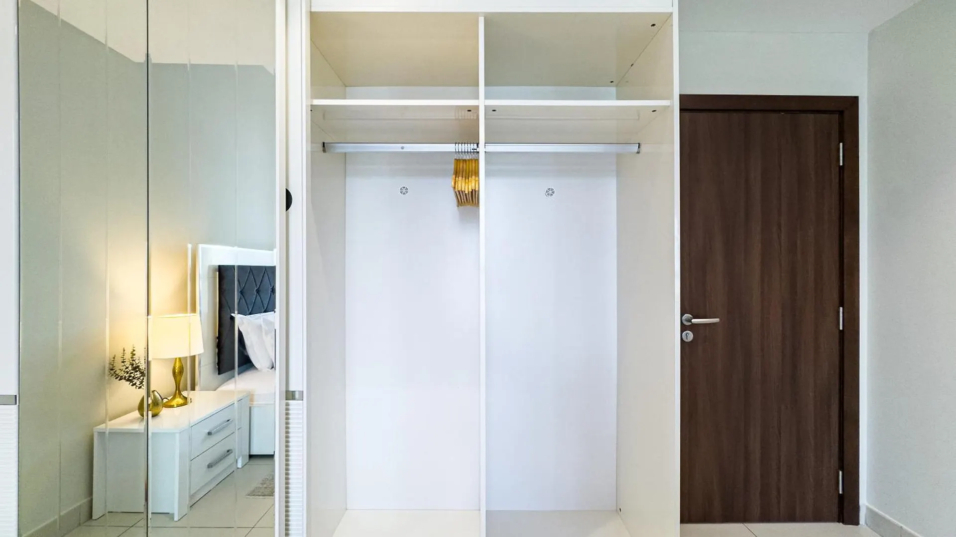 Full Mangrove Views - 5 Min Walk To Beach, Reem Park And Shams Boutik Mall - Modern Building - High Floor Abu Dhabi Apartment