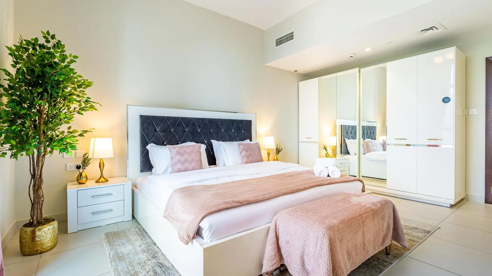 Full Mangrove Views - 5 Min Walk To Beach, Reem Park And Shams Boutik Mall - Modern Building - High Floor Abu Dhabi Apartment