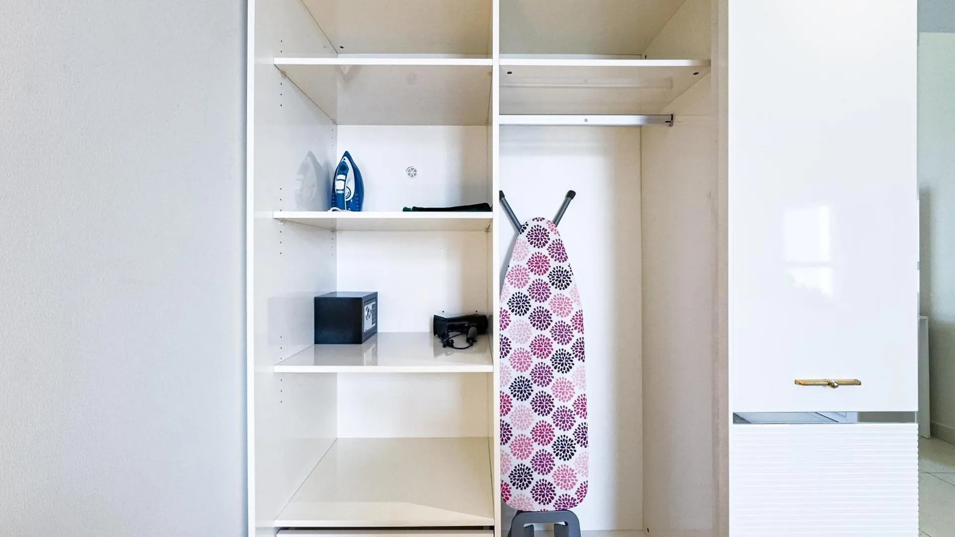Full Mangrove Views - 5 Min Walk To Beach, Reem Park And Shams Boutik Mall - Modern Building - High Floor Abu Dhabi Apartment